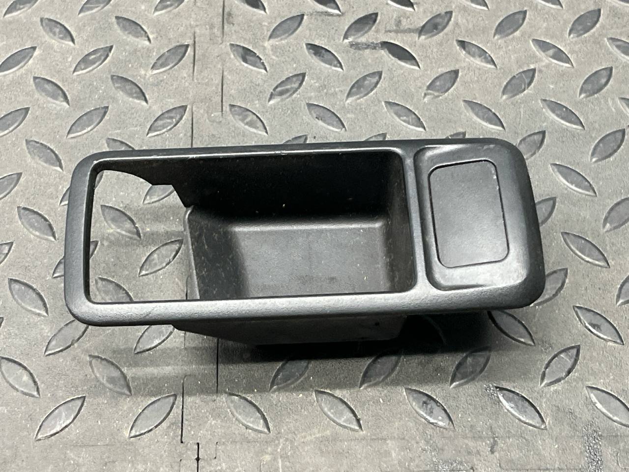 Накладка ручки двери задняя левая Ford Focus/2 2004-2011