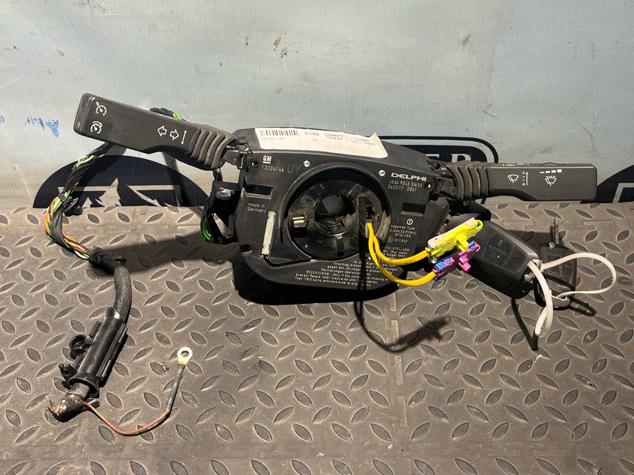 Переключатель подрулевой Opel Signum 2003-2008