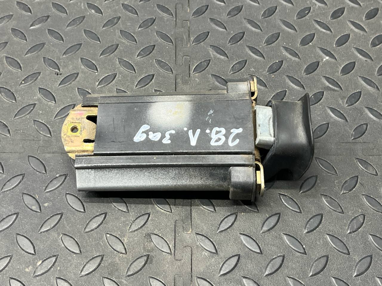 Ограничитель двери задний Mercedes E/W210 1995-2003