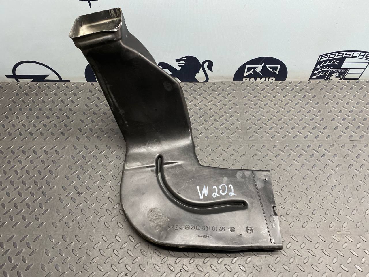 Воздуховод отопителя левый Mercedes C/W202 1993-2001