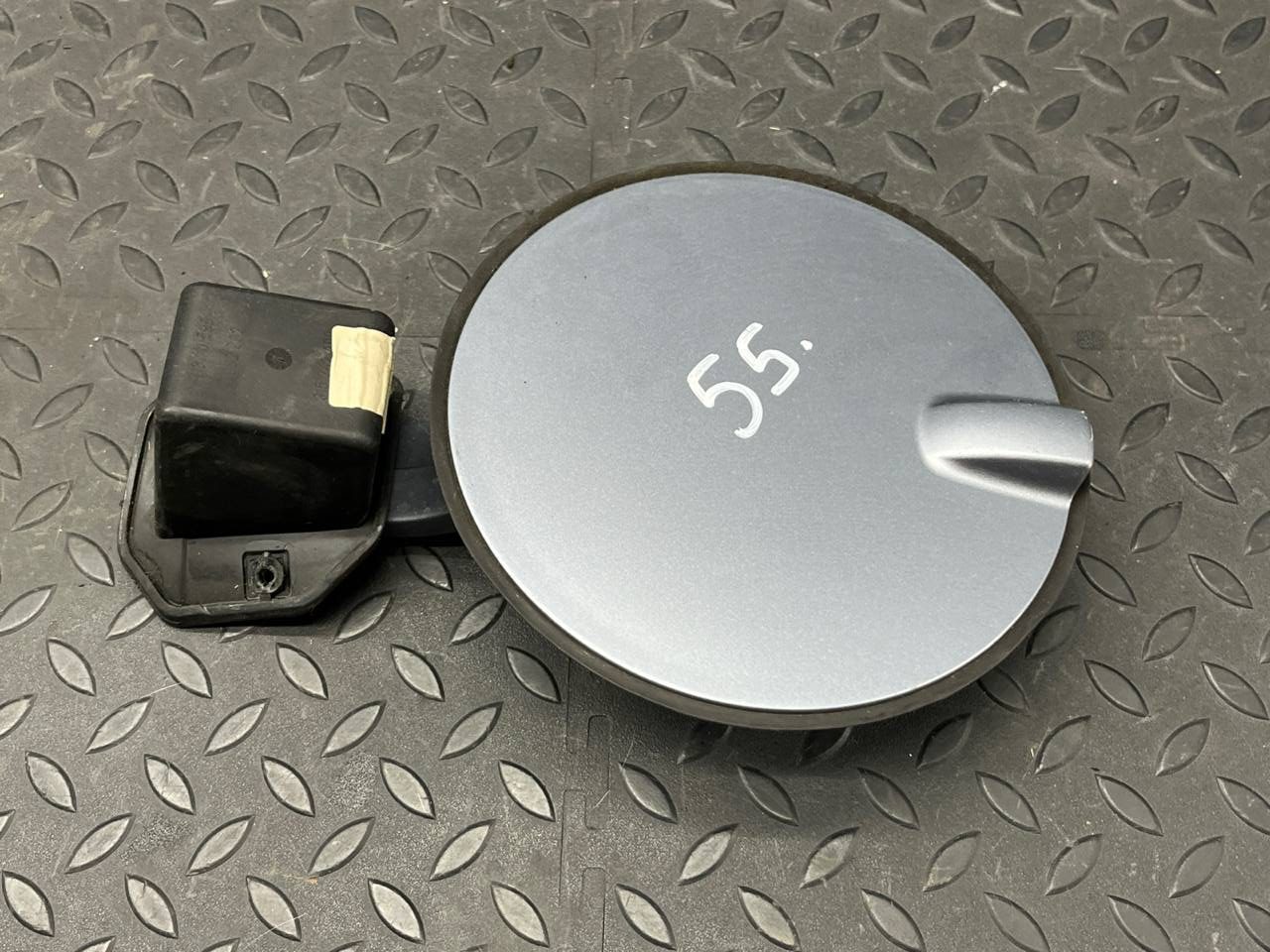 Лючок бензобака Opel Zafira/B 2005-2014