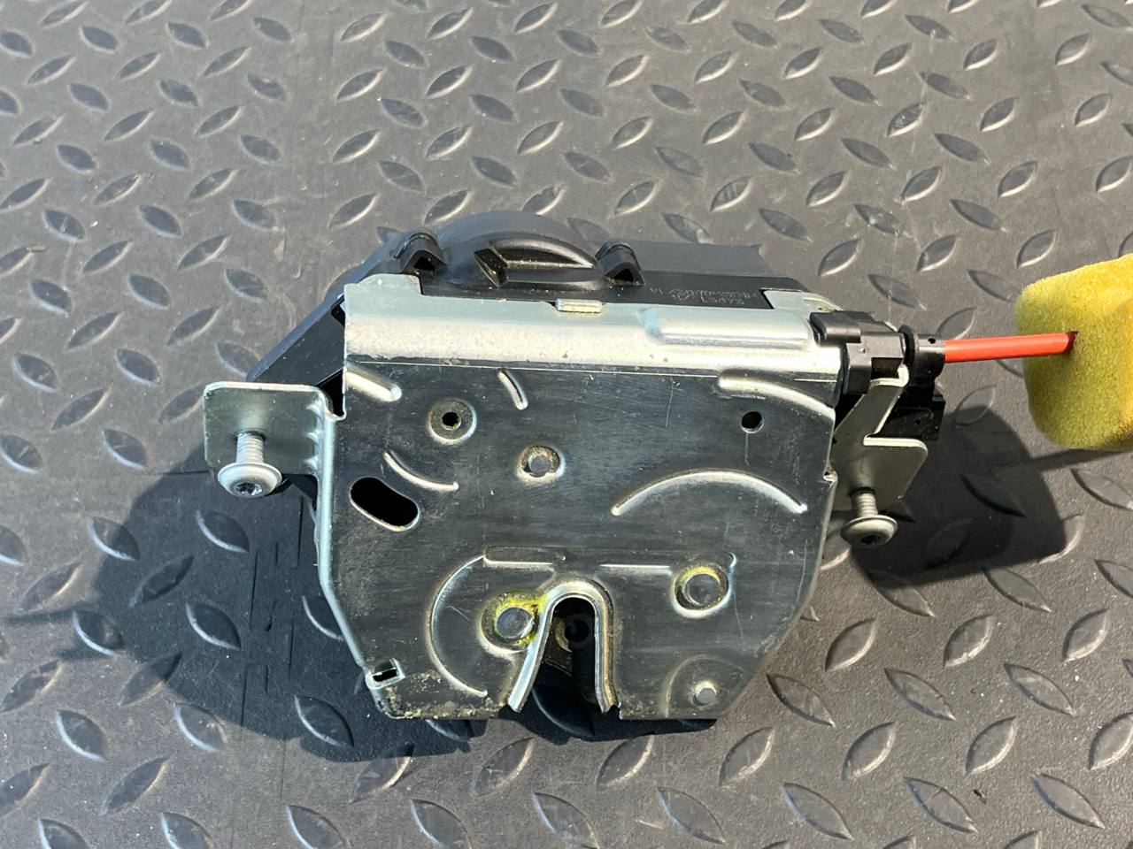 Замок двери багажника Mercedes M/W164 2005-2011