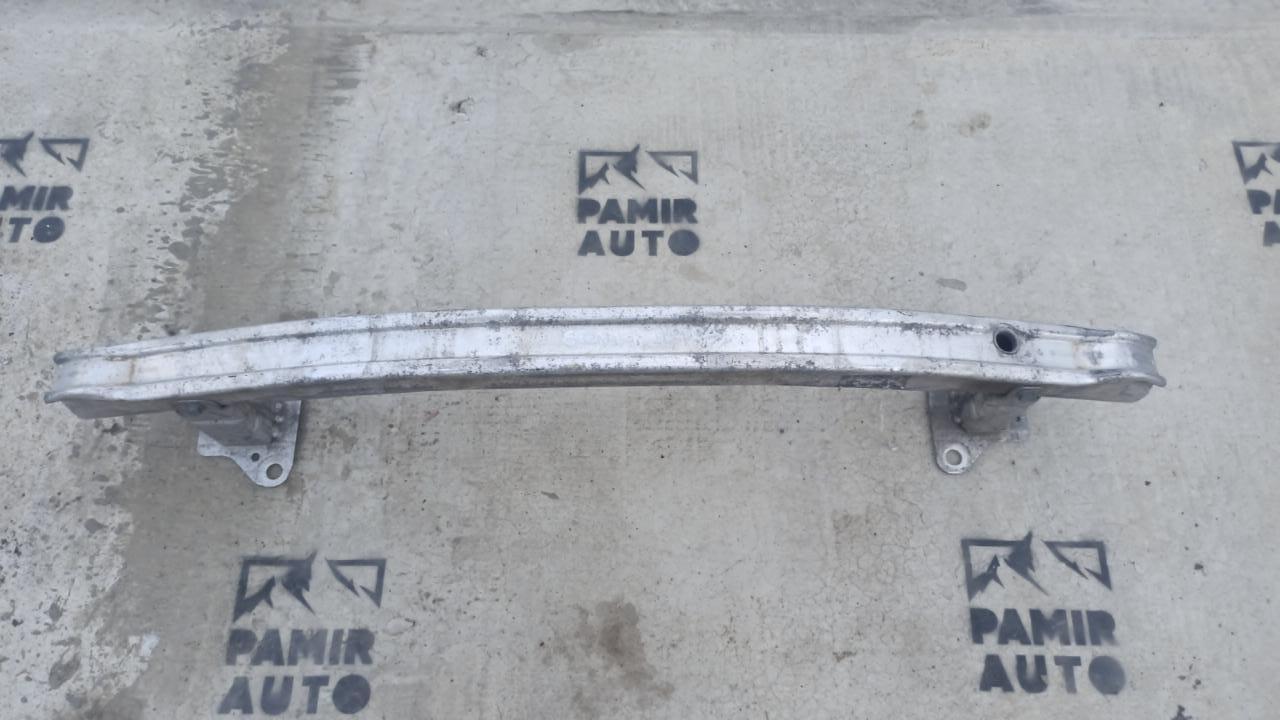 Усилитель бампера передний Renault Scenic/2 2003-2009