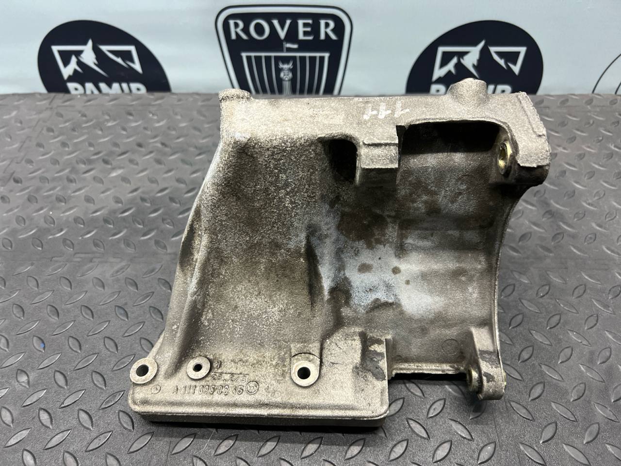 Кронштейн компрессора кондиционера Mercedes SLK/R170 1996-2004