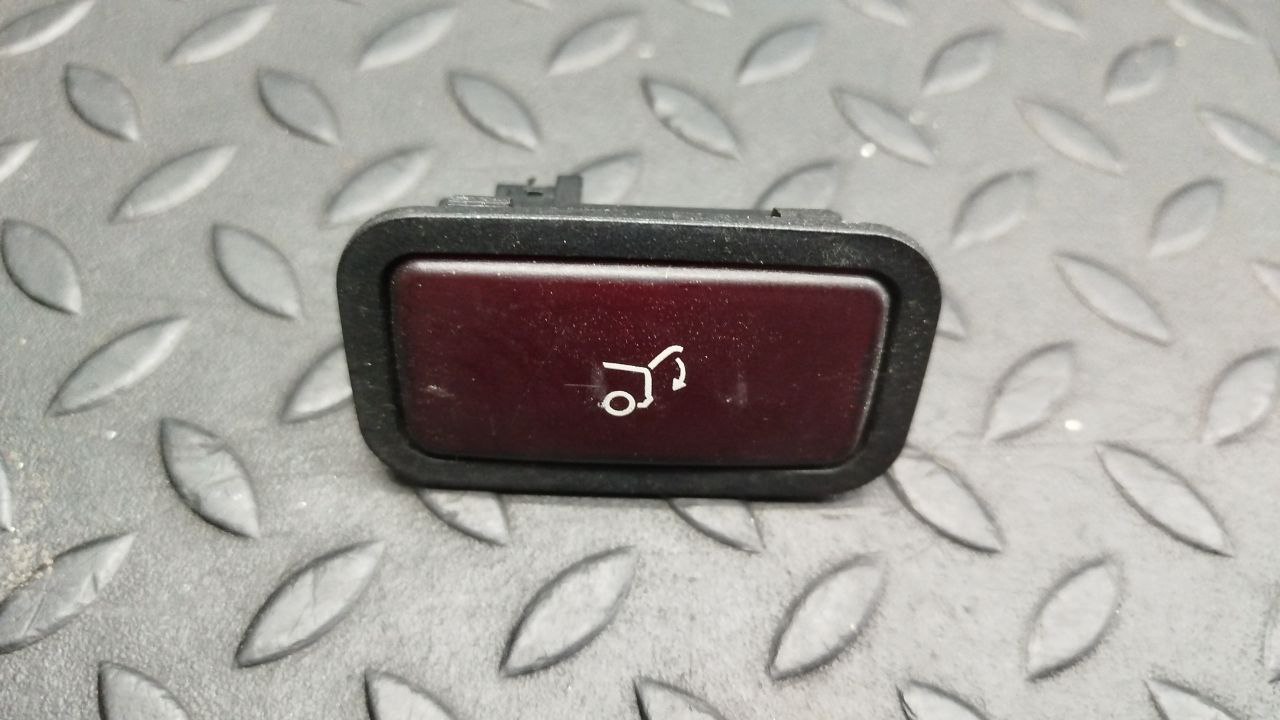 Кнопка закрывания багажника Mercedes E/W211 2002-2009