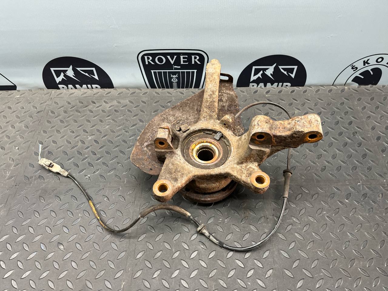 Кулак поворотный передний левый Peugeot Expert/2 2007-2016