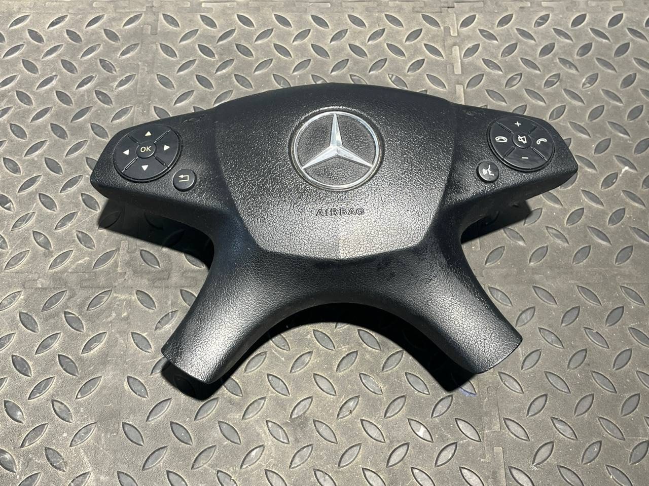 Подушка безопасности в руль Mercedes C/W204 2006-2015