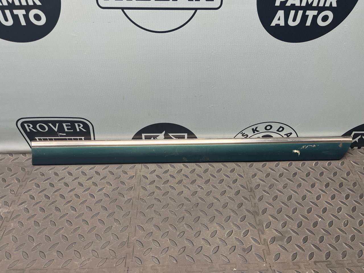 Молдинг двери задний левый C/W202 1993-2001