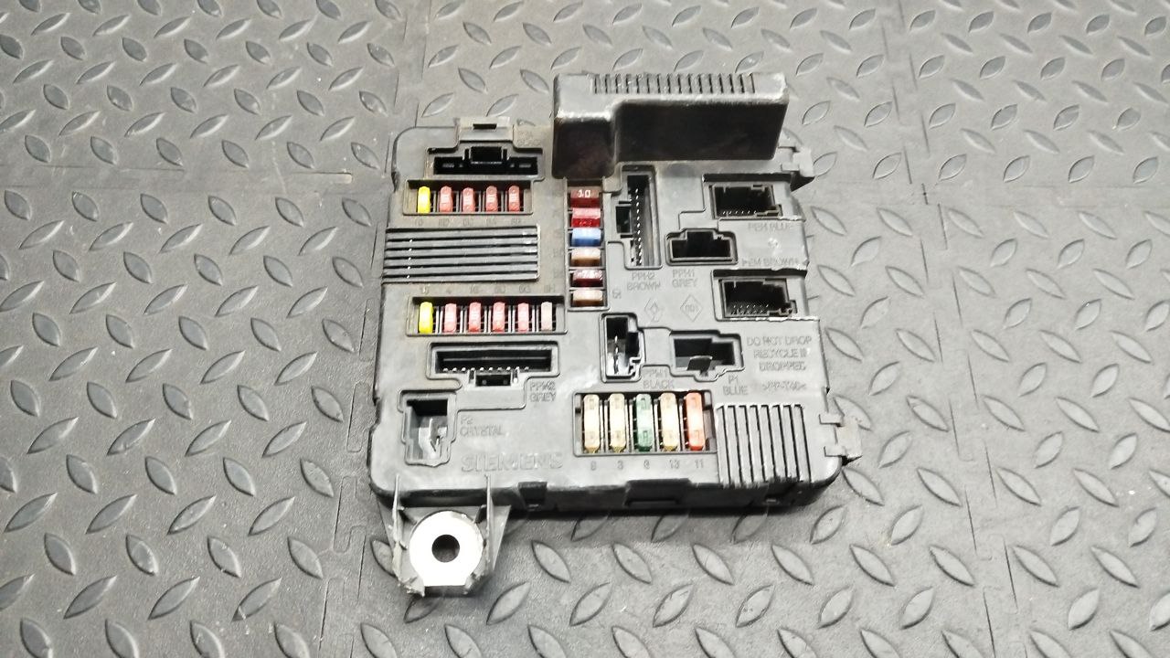 Блок предохранителей Renault Scenic/2 2003-2009