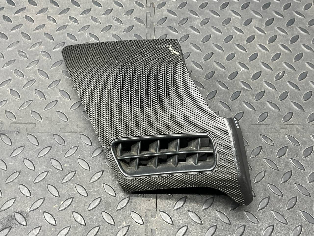 Накладка на торпедо правая Mercedes E/W210 1995-2003