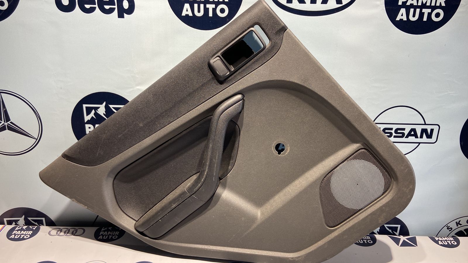 Обшивка двери задняя левая Ford Focus/2 2004-2011