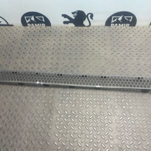 Решетка в бампер центральная Mercedes M/W163 1997-2005