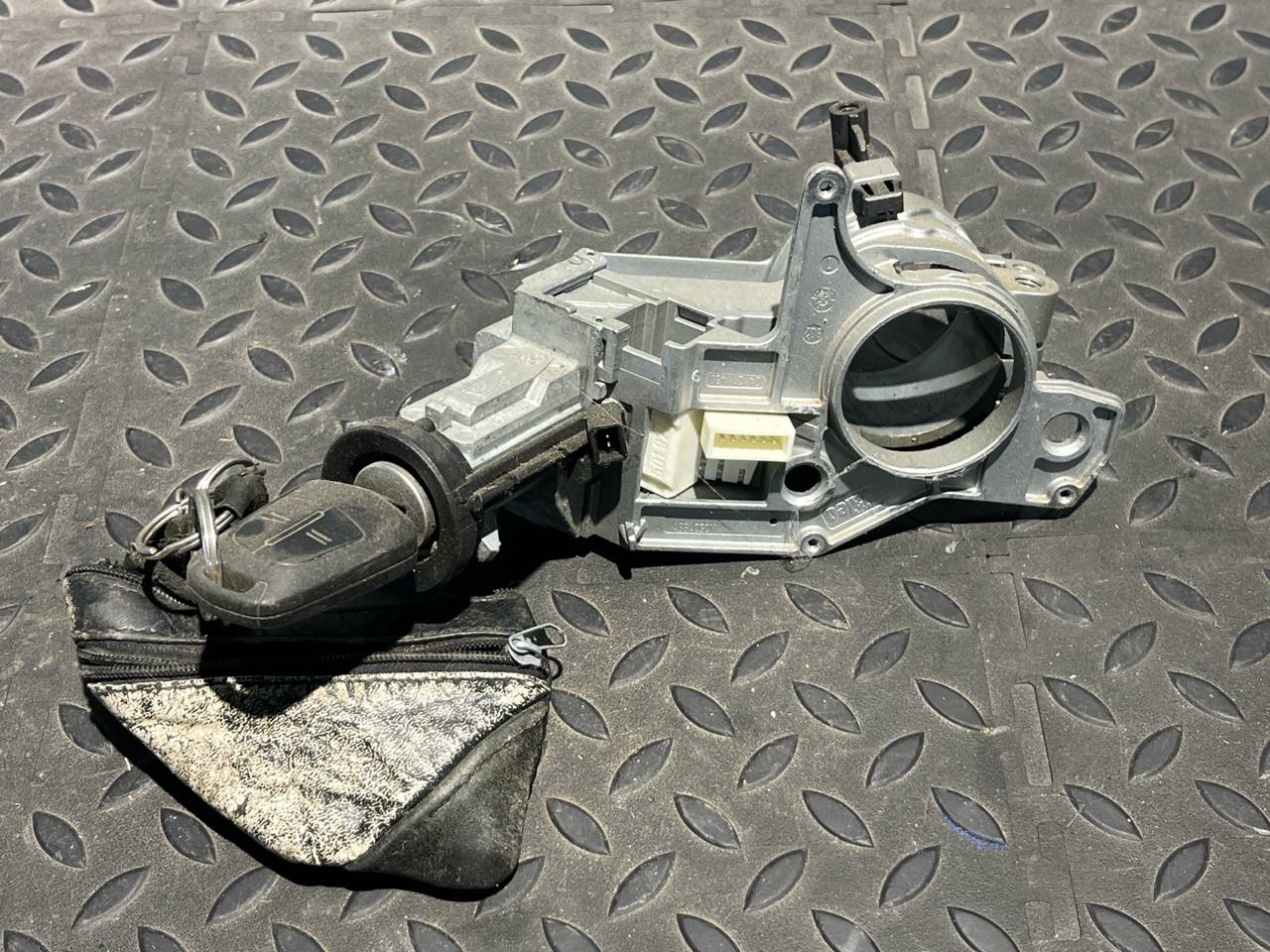 Замок зажигания Opel Zafira/B 2005-2014