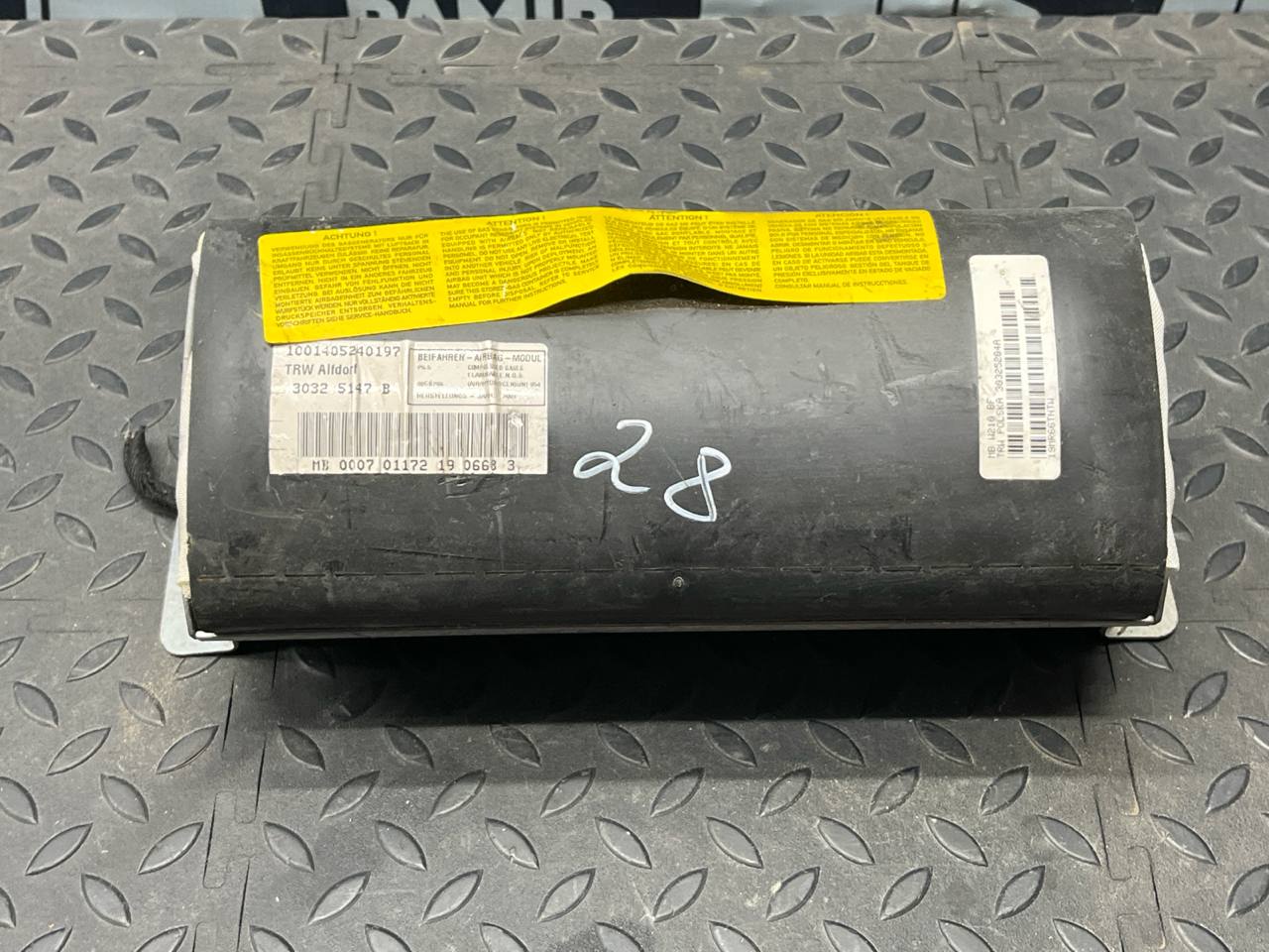 Подушка безопасности в торпедо Mercedes E/W210 1995-2003