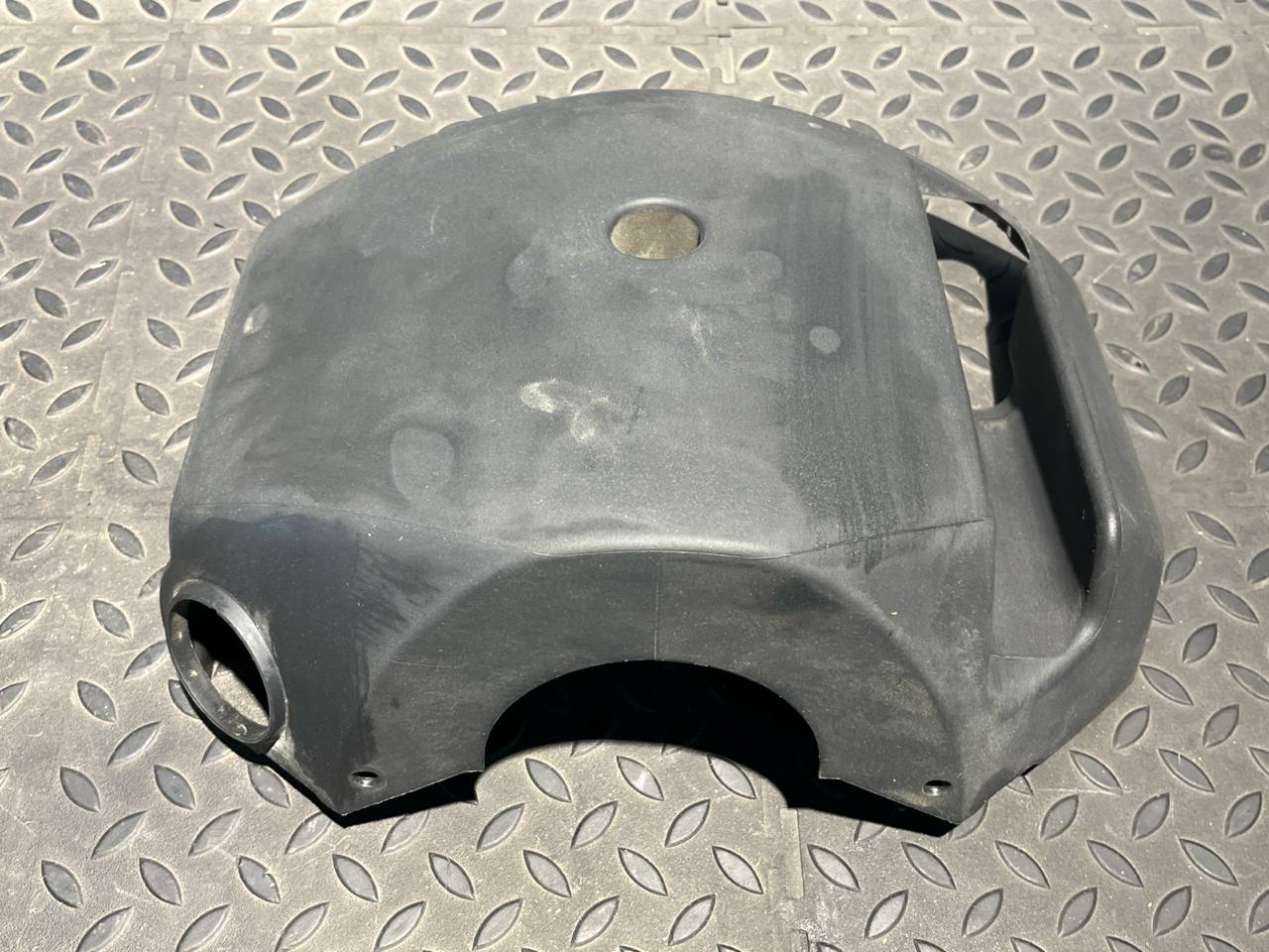 Кожух рулевой колонки нижний Opel Zafira/B 2005-2014