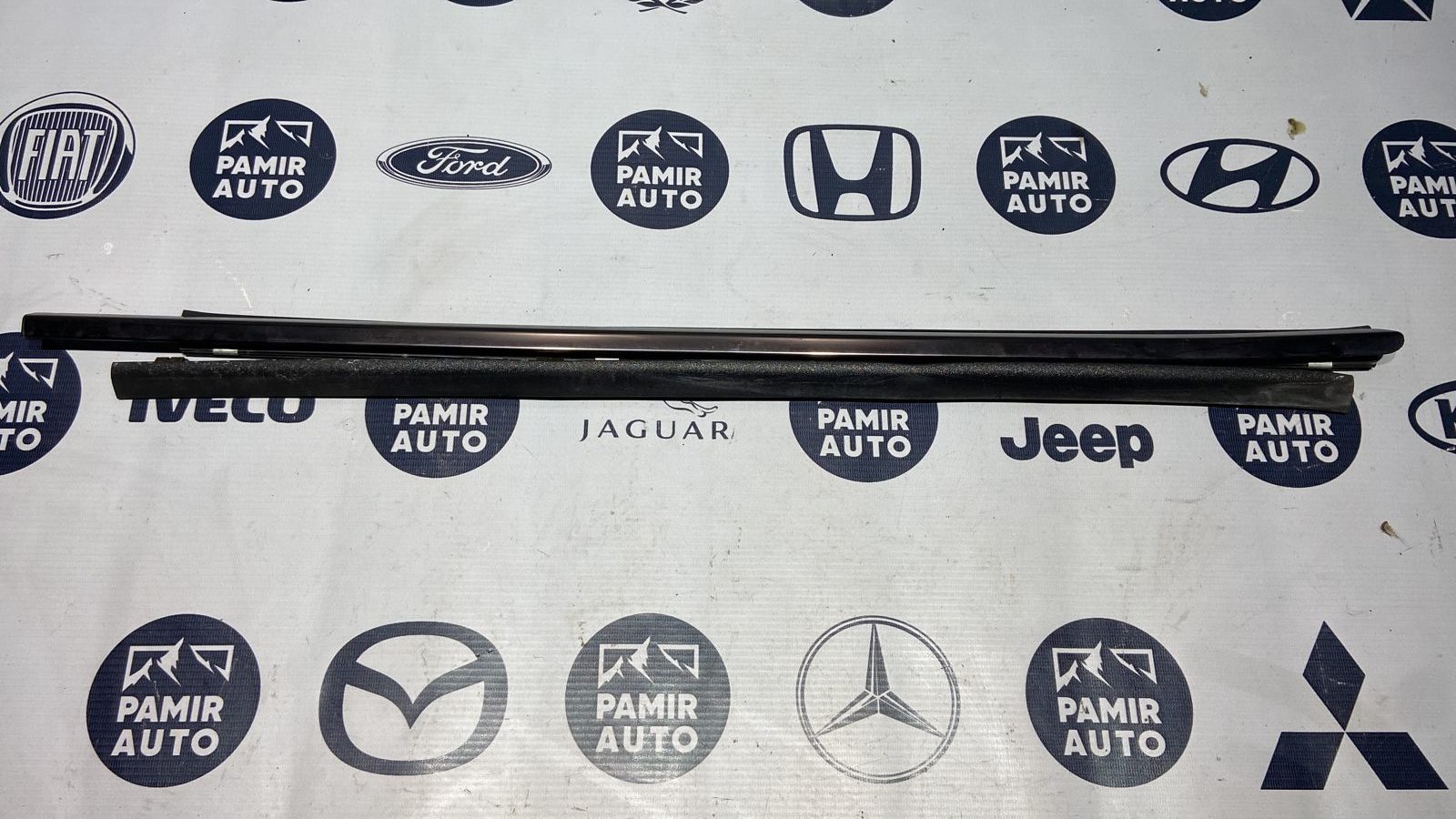 Уплотнитель двери передний правый Mercedes E/W210 1995-2003