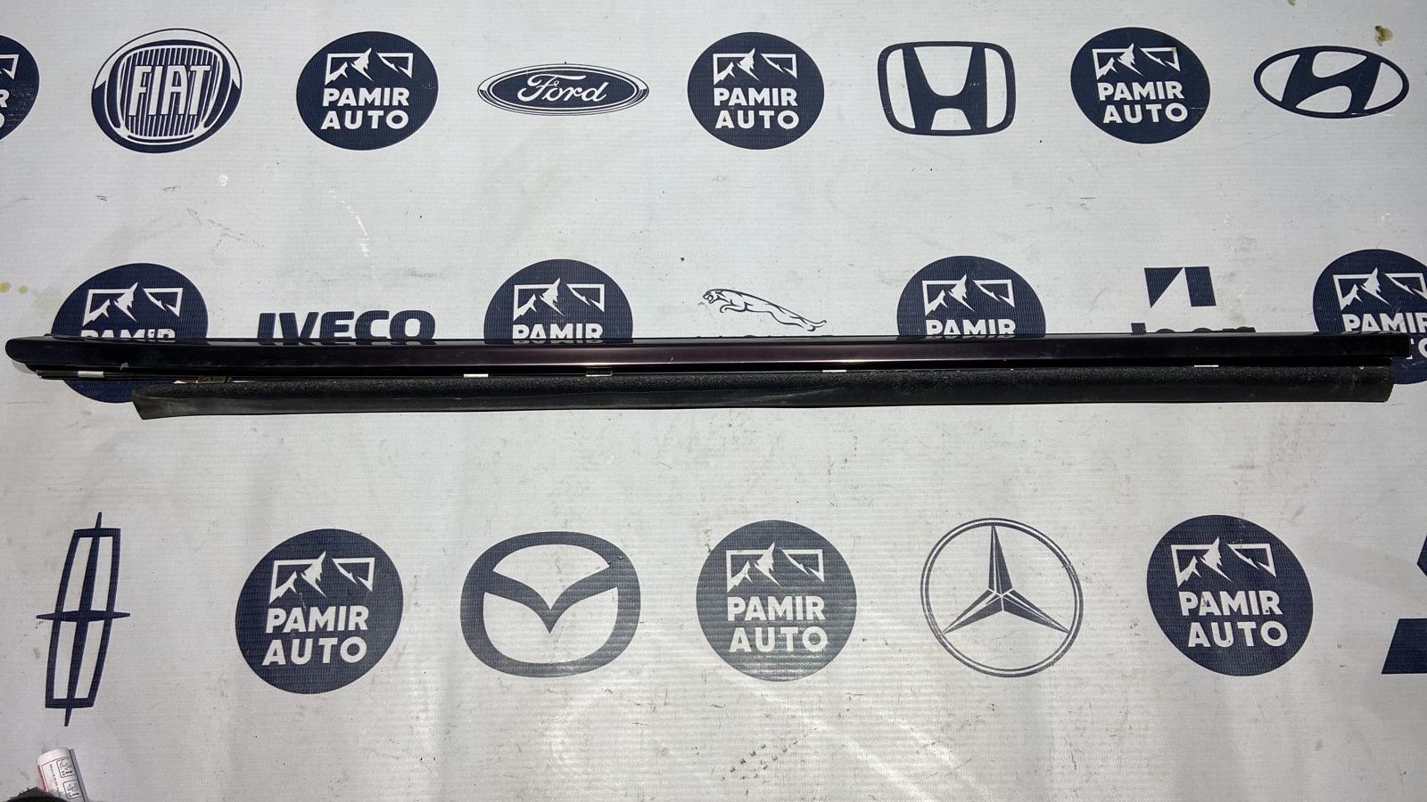 Уплотнитель двери передний левый Mercedes E/W210 1995-2003