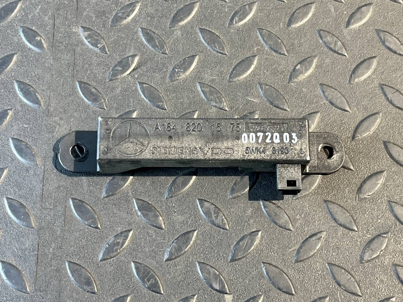 Антенна Mercedes M/W164 2005-2011