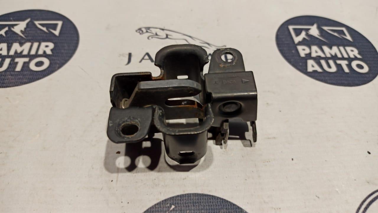 Замок капота Mercedes E/W211 2002-2009