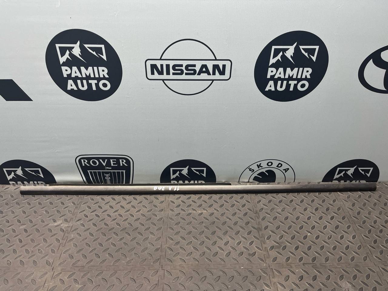 Уплотнитель двери задний левый Mercedes C/W202 1993-2001