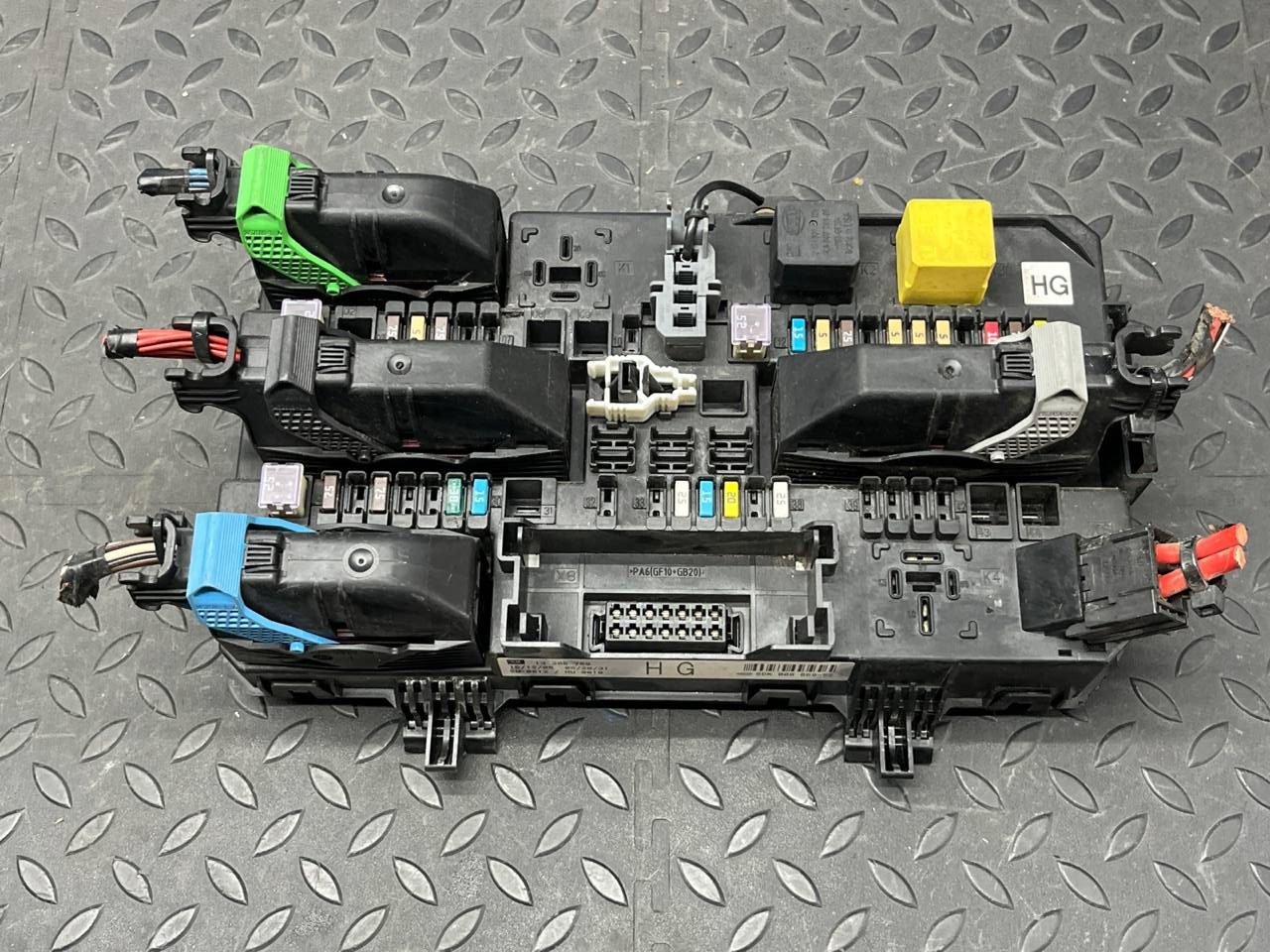 Блок предохранителей Opel Zafira/B 2005-2014