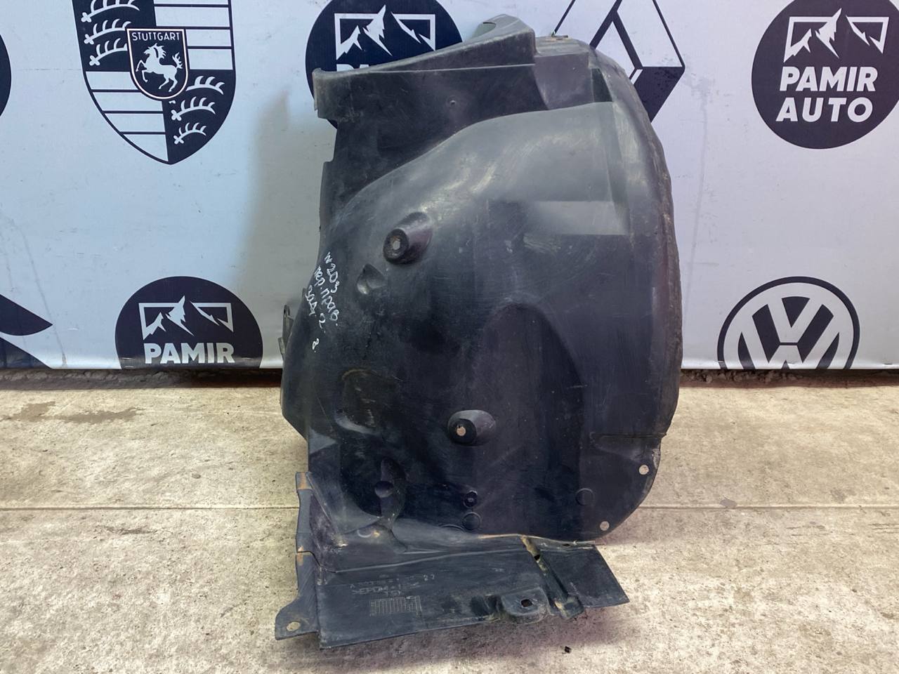 Локер (Подкрылок) передний правый Mercedes C/W203 2000-2008