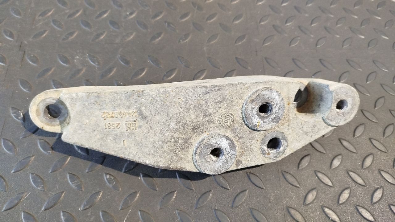 Кронштейн двигателя Opel Zafira/B 2005-2014