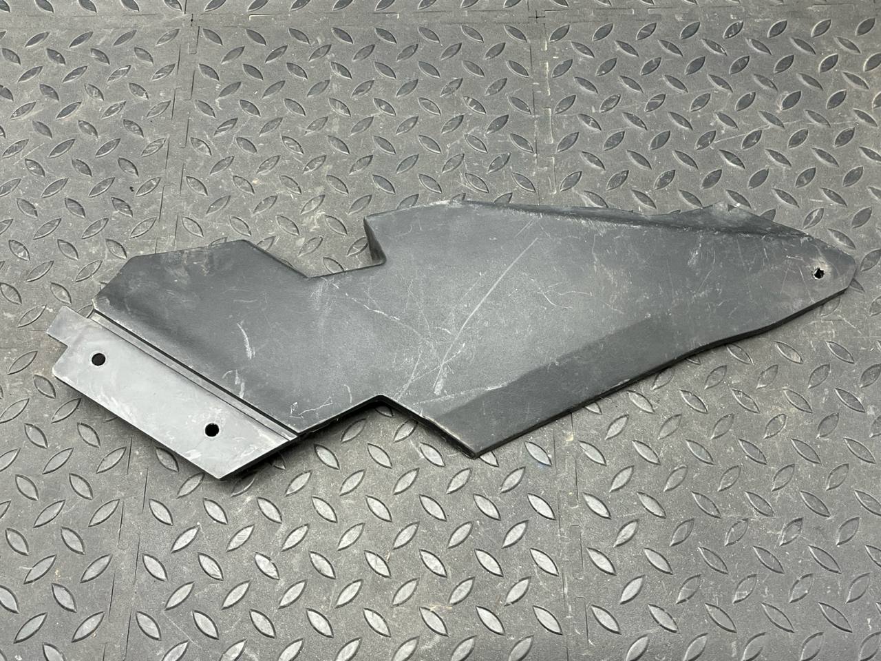 Пыльник фары правый Mercedes B/W245 2005-2011