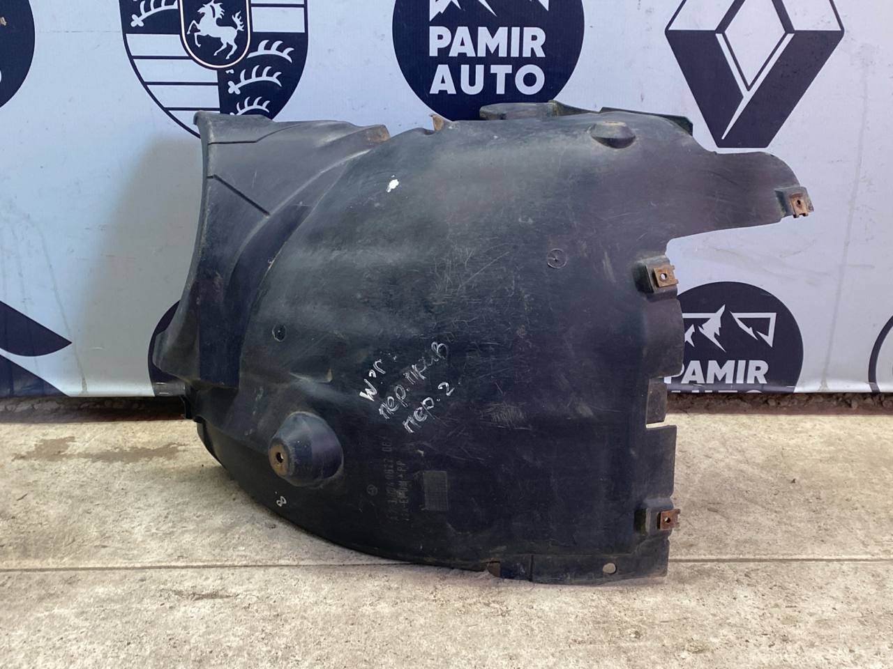 Локер (Подкрылок) передний правый Mercedes C/W203 2000-2008