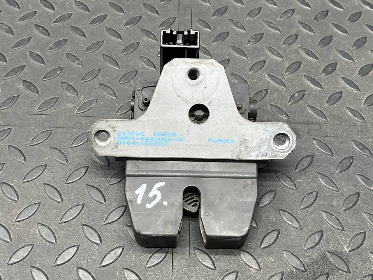 Замок двери багажника Ford Focus/2 2004-2011