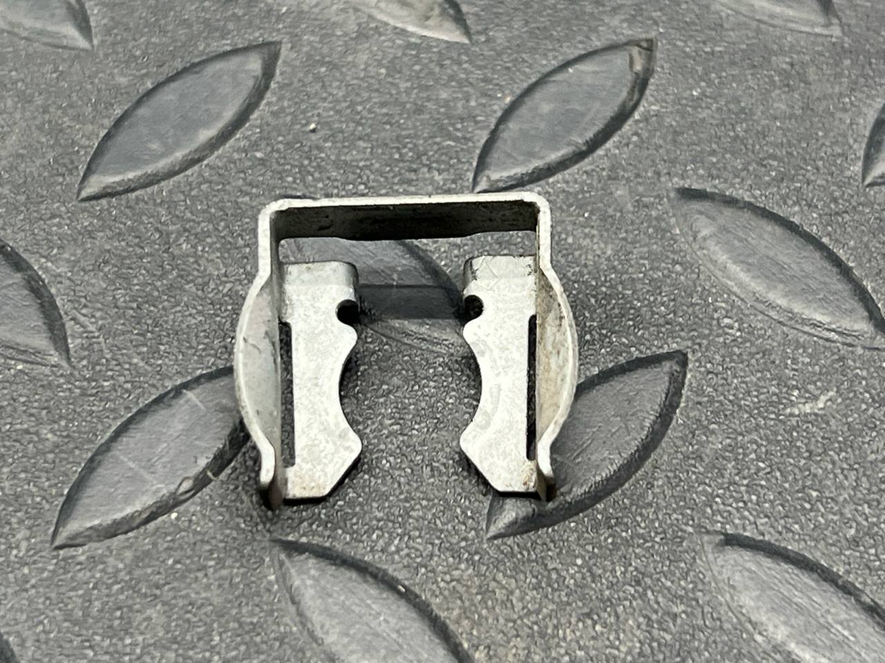 Скоба топливной форсунки Mercedes SLK/R170 1996-2004