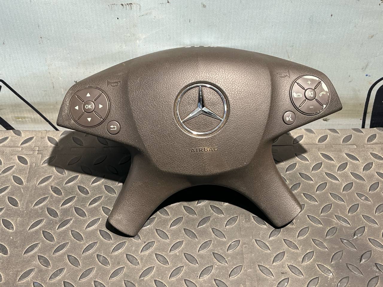 Подушка безопасности в руль Mercedes C/W204 2006-2015