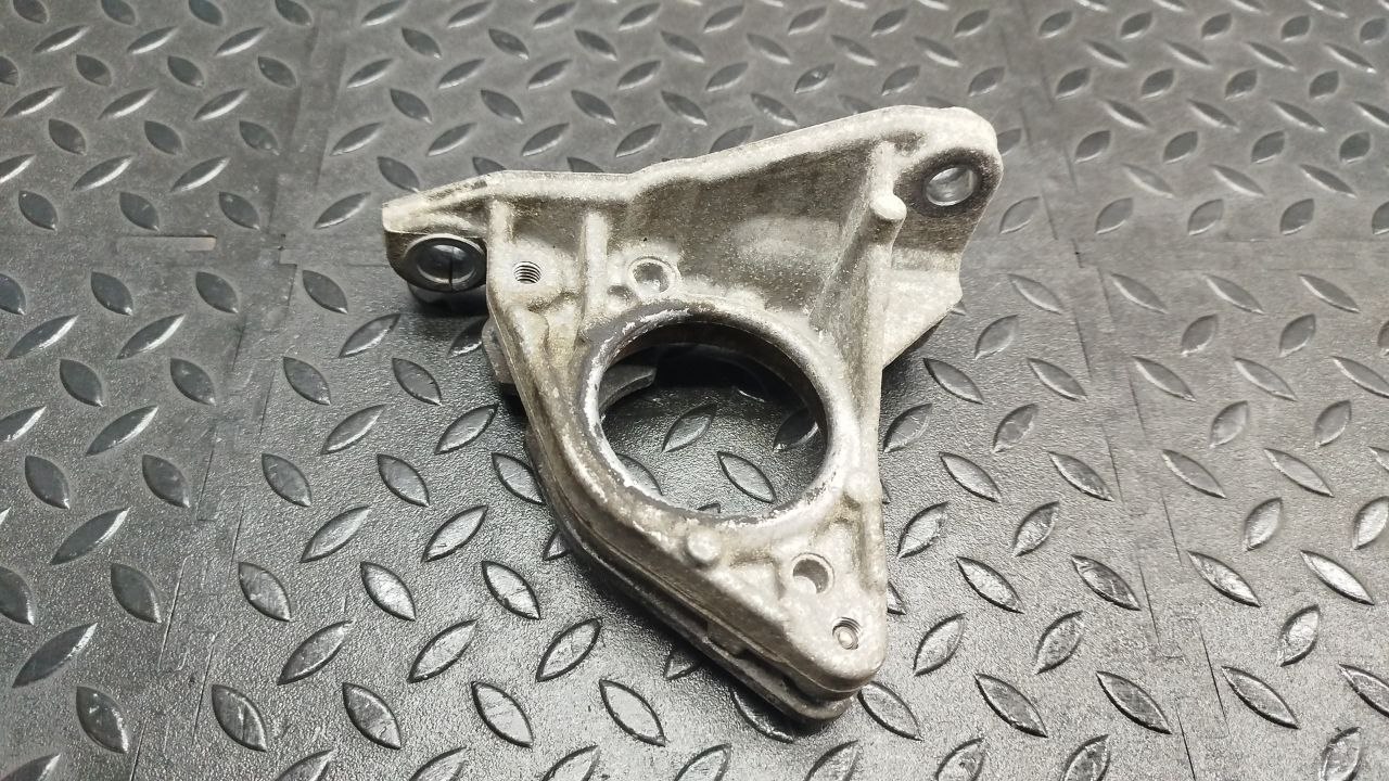 Кронштейн полуоси Renault Scenic/2 2003-2009