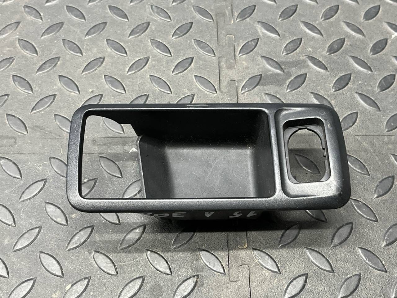 Накладка ручки двери задняя левая Ford Focus/2 2004-2011