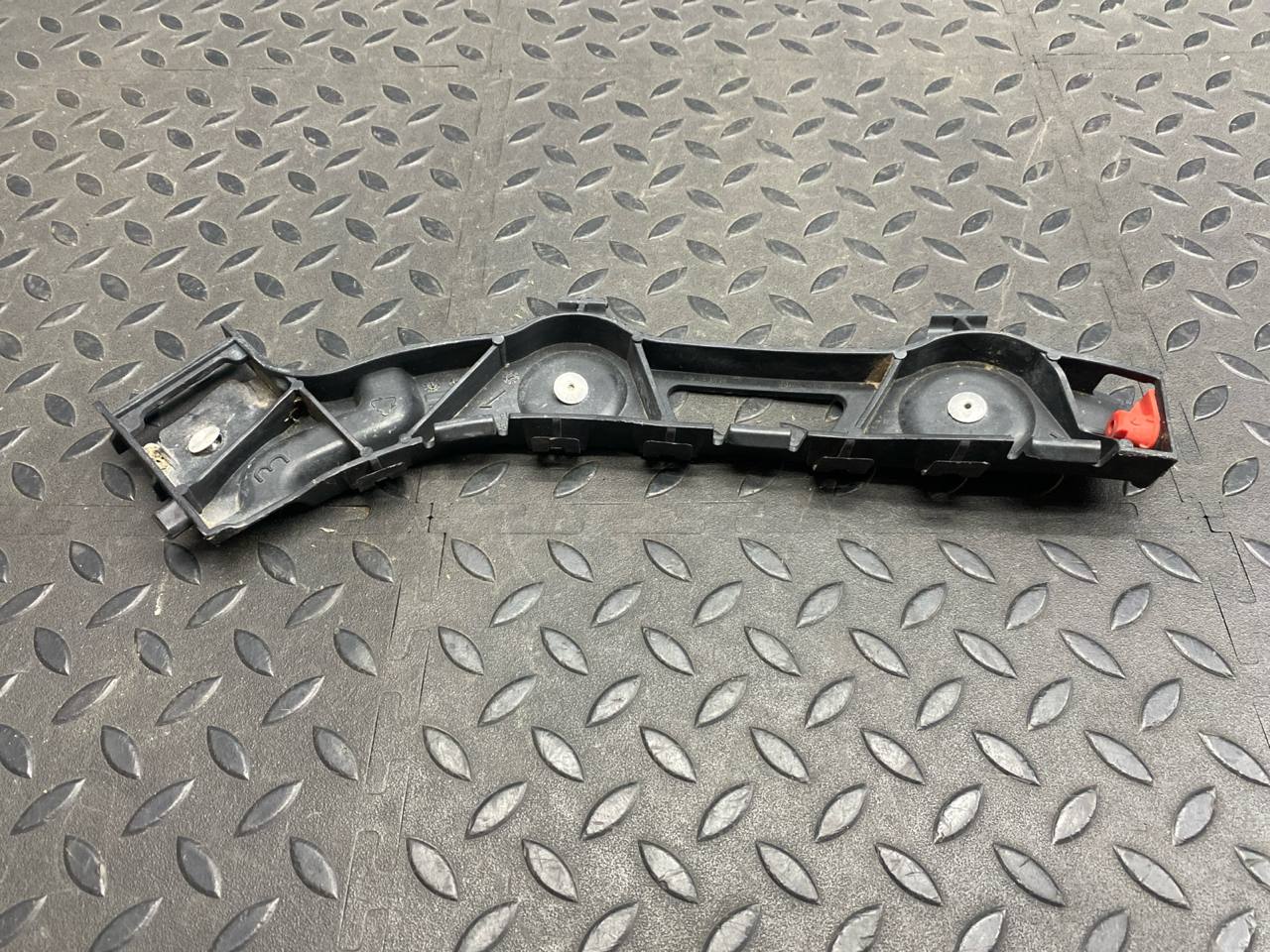 Кронштейн бампера задний левый Opel Zafira/B 2005-2014