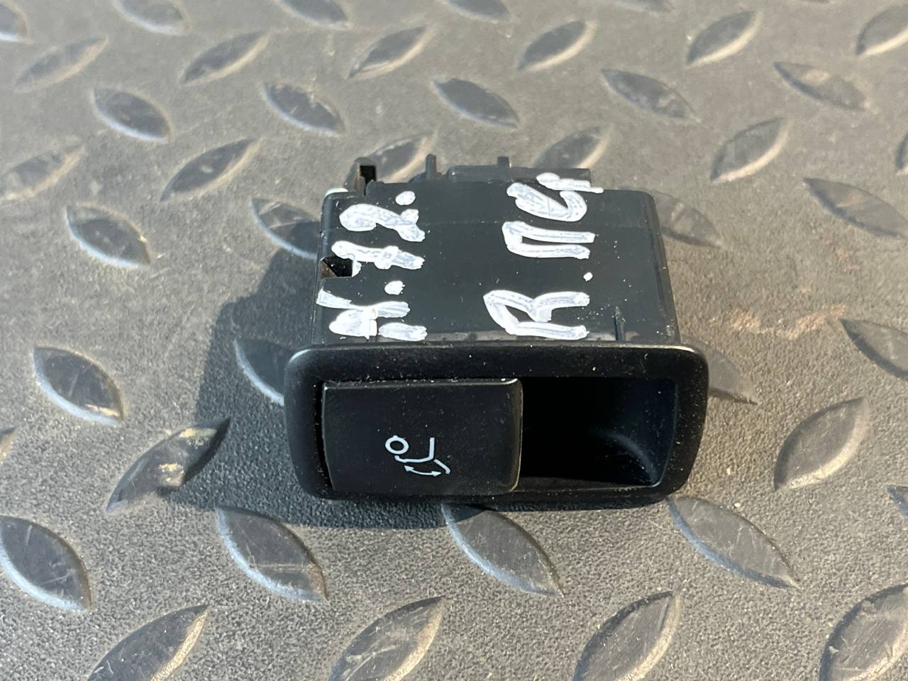 Кнопка открывания багажника Mercedes M/W164 2005-2011