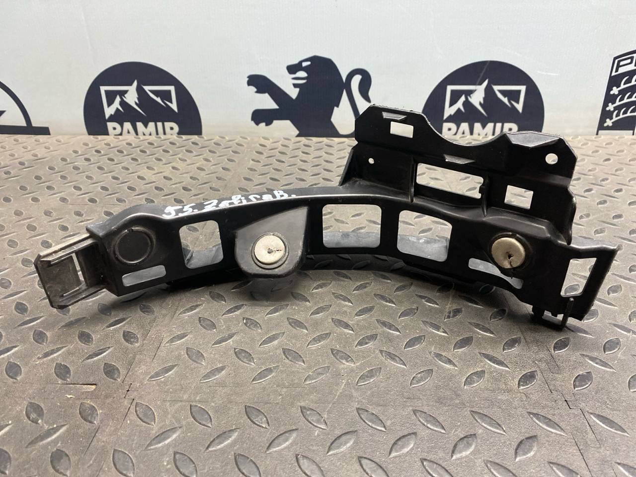 Кронштейн бампера задний левый Opel Zafira/B 2005-2014