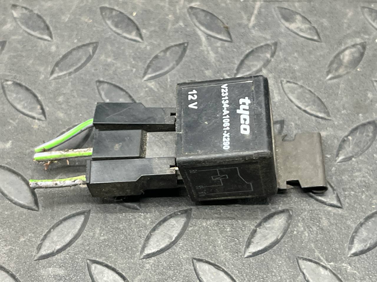 Реле Mercedes E/W210 1995-2003