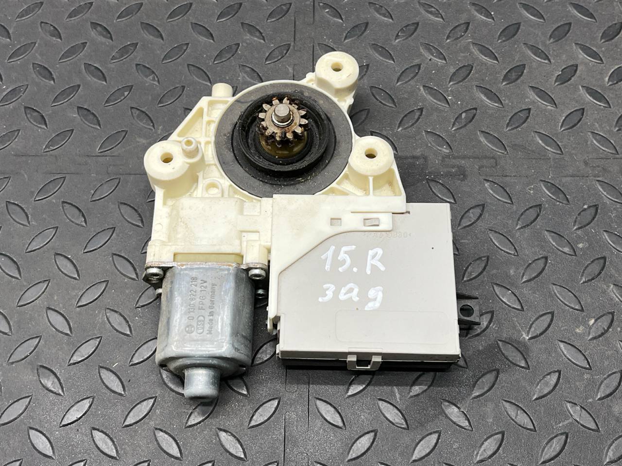 Моторчик стеклоподъемника задний правый Ford Focus/2 2004-2011