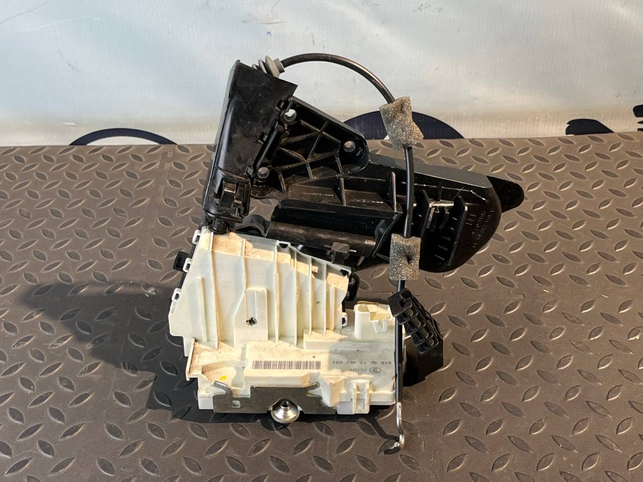 Замок двери задний левый Mercedes M/W164 2005-2011