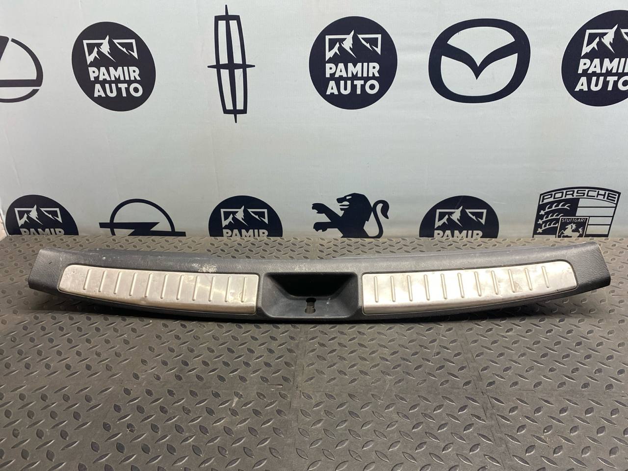 Обшивка багажника Toyota Avensis/2 2003-2009