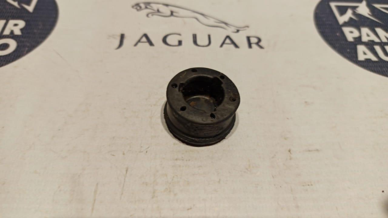 Кронштейн радиатора Mercedes E/W211 2002-2009