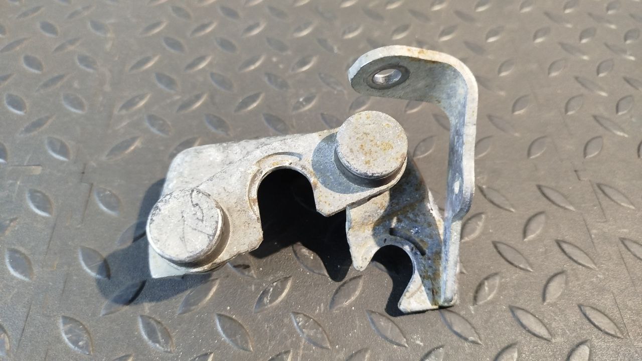 Кронштейн троса КПП Opel Zafira/B 2005-2014