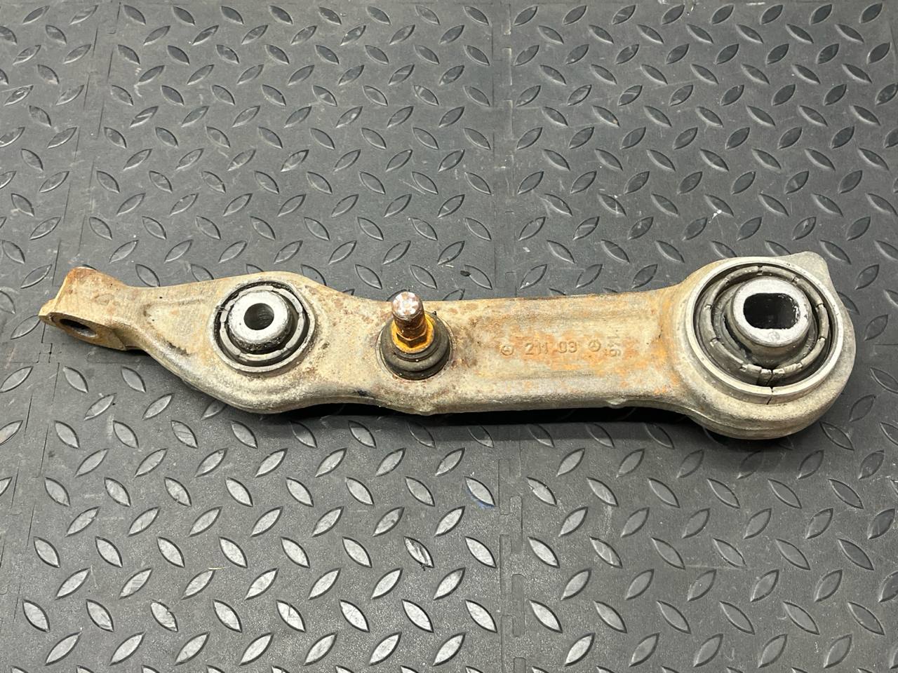 Рычаг передний правый Mercedes E/W211 2002-2009