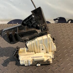 Замок двери задний правый Mercedes M/W164 2005-2011