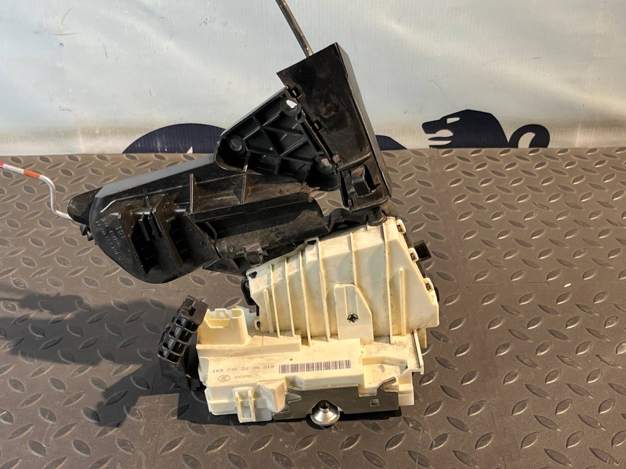 Замок двери задний правый Mercedes M/W164 2005-2011