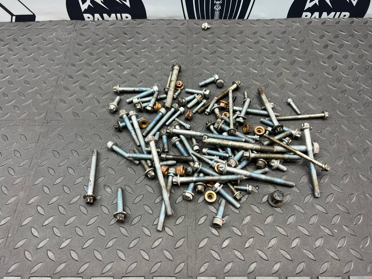 Болт двигателя Mercedes SLK/R170 1996-2004