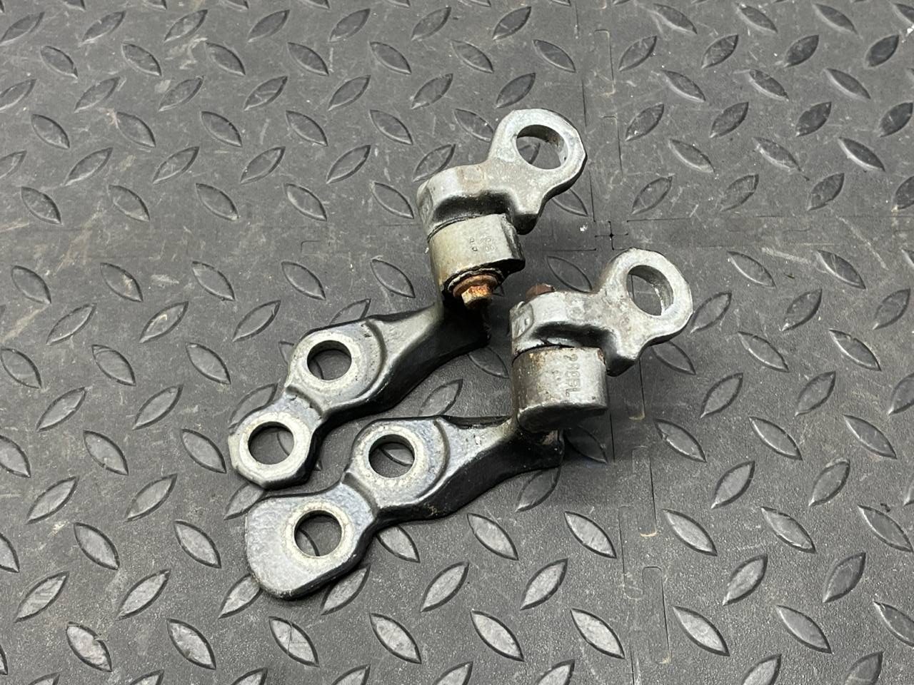 Петля двери передняя левая Ford Focus/2 2004-2011