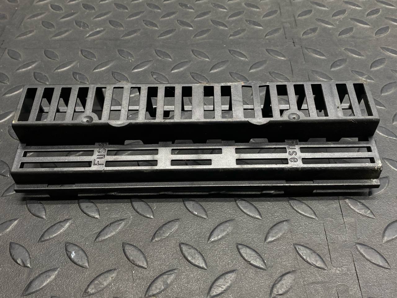 Крышка блока предохранителей Mercedes E/W211 2002-2009