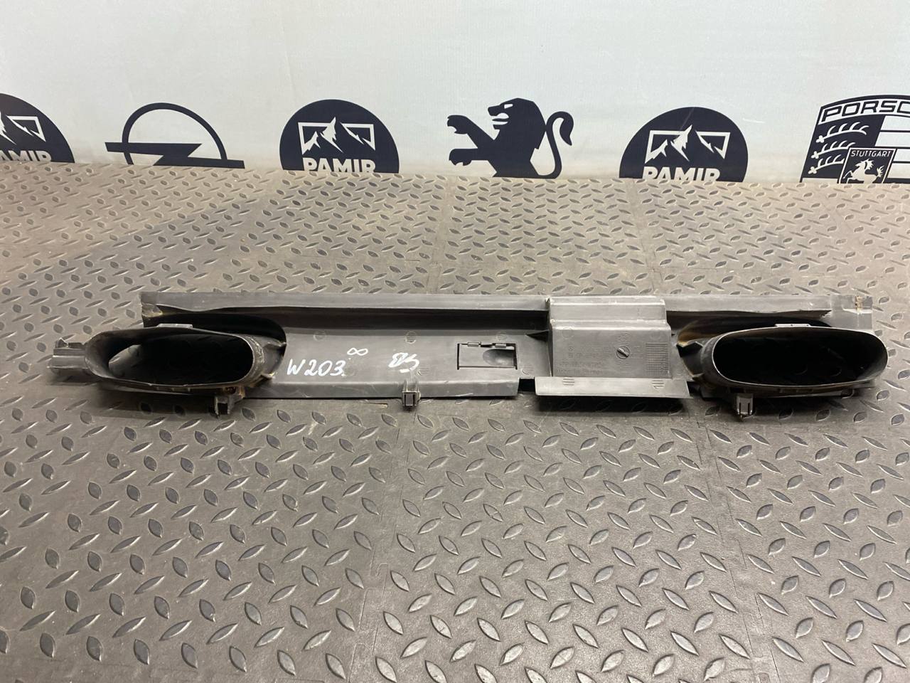 Воздуховод радиатора Mercedes C/W203 2000-2008